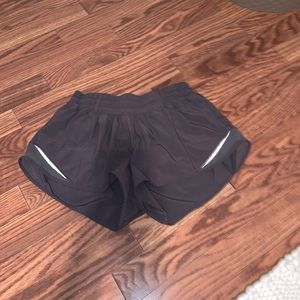 Lululemon Hotty Hot Short II 2.5” size: 4